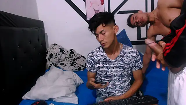 Snapshot of badssboys_always chatting on December 3, 5:31 am badssboys always online show from December 3, 5:31 am