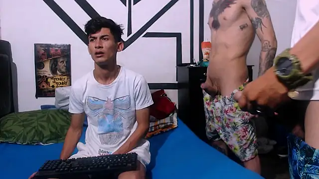 Snapshot of badssboys_always chatting on December 20, 5:25 am badssboys always online show from December 20, 5:25 am