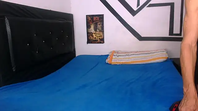 Snapshot of badssboys_always chatting on December 27, 4:15 am badssboys always online show from December 27, 4:15 am