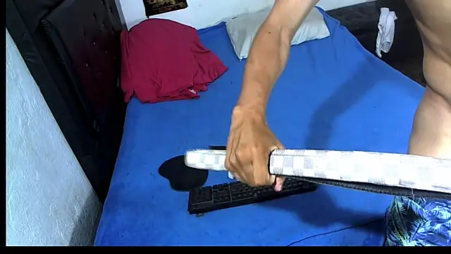 Snapshot of badssboys_always chatting on January 15, 8:09 am badssboys always online show from January 15, 8:09 am