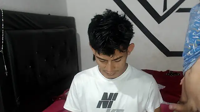 Snapshot of badssboys_always chatting on January 17, 8:44 pm badssboys always online show from January 17, 8:44 pm