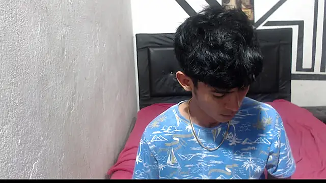 Snapshot of badssboys_always chatting on February 12, 8:27 am badssboys always online show from February 12, 8:27 am