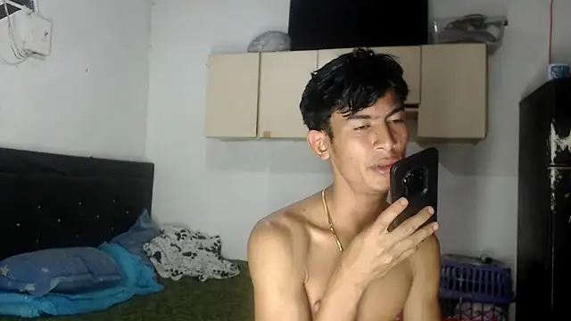 Snapshot of badssboys_always chatting on February 25, 9:13 pm badssboys always online show from February 25, 9:13 pm