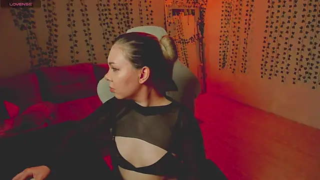 whoa-hoa-hoa-hoa-hoa online show from April 4, 6:49 pm