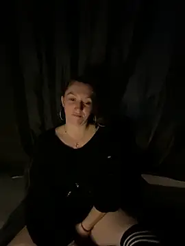 Snapshot of Stoner_BarbieXX chatting on June 28, 8:37 pm Stoner BarbieXX online show from June 28, 8:37 pm