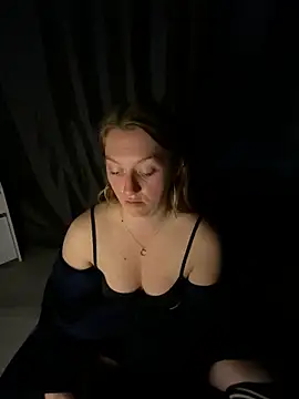 Snapshot of Stoner_BarbieXX chatting on June 30, 8:43 pm Stoner BarbieXX online show from June 30, 8:43 pm