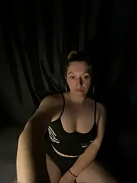 Snapshot of Stoner_BarbieXX chatting on July 10, 9:17 pm Stoner BarbieXX online show from July 10, 9:17 pm
