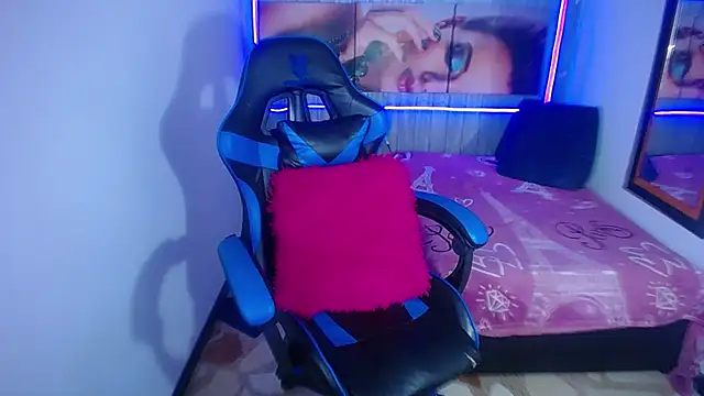 zoe connor19 online show from March 11, 9:15 pm