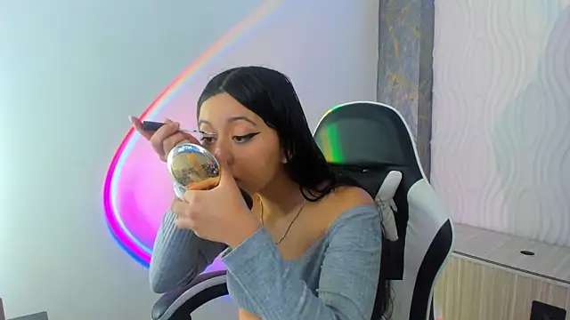 zoe connor19 online show from April 15, 7:58 pm