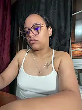 Snapshot of angela_angels_ chatting on June 16, 2:47 am angela angels online show from June 16, 2:47 am