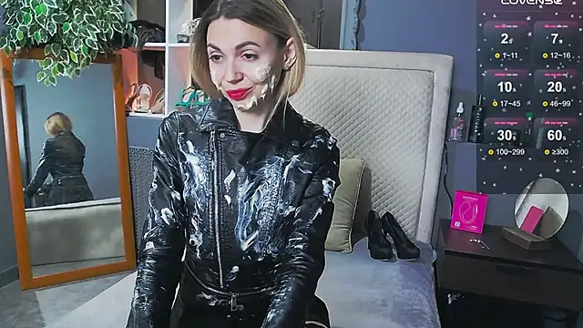 Snapshot of KiraNikson chatting on February 4, 1:33 am KiraNikson online show from February 4, 1:33 am