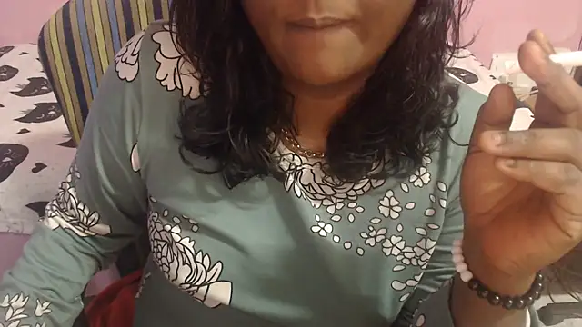 Snapshot of INDIANSIN2 chatting on June 18, 4:57 am INDIANSIN2 online show from June 18, 4:57 am