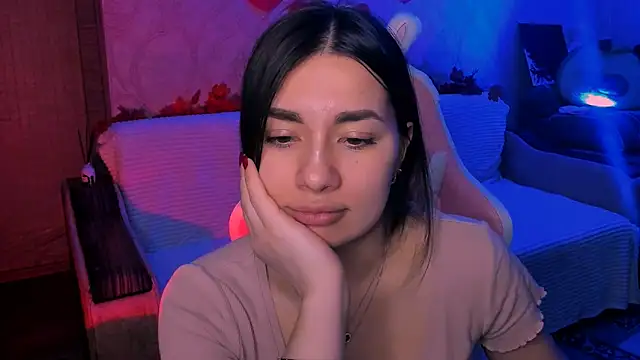 Swee Alicee online show from February 18, 7:10 pm