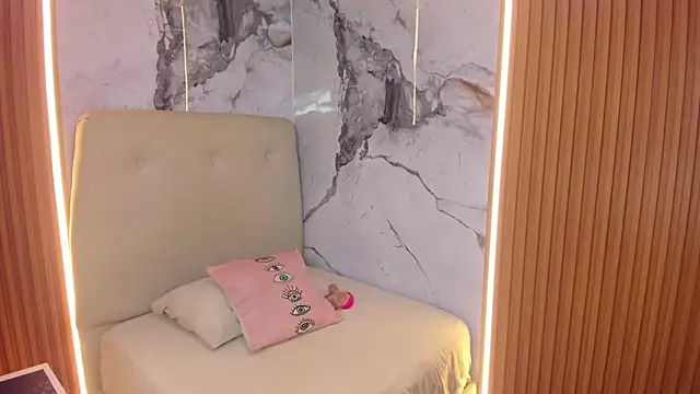 Alyssapark online show from April 29, 8:04 pm