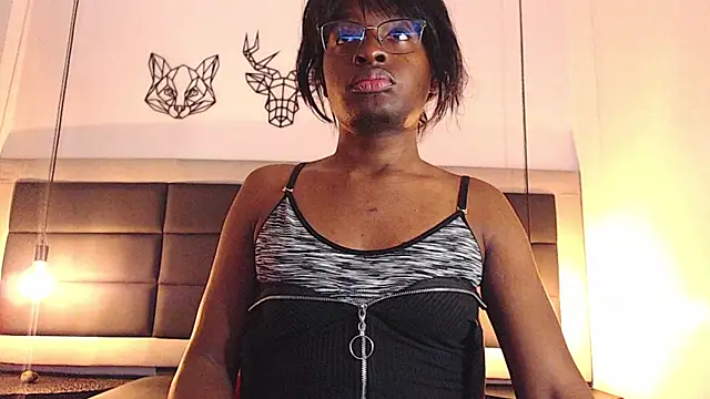 candy lovee69 online show from December 1, 8:03 pm