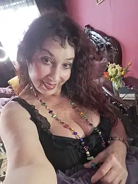 Snapshot of GypsyEsmeralda chatting on April 28, 7:13 am GypsyEsmeralda online show from April 28, 7:13 am