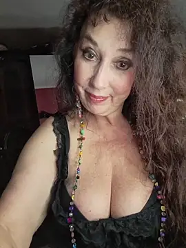 Snapshot of GypsyEsmeralda chatting on May 6, 6:24 pm GypsyEsmeralda online show from May 6, 6:24 pm
