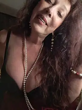 Snapshot of GypsyEsmeralda chatting on May 27, 4:48 pm GypsyEsmeralda online show from May 27, 4:48 pm