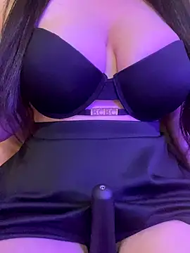 Snapshot of Cameelia chatting on November 18, 2:43 pm Cameelia online show from November 18, 2:43 pm