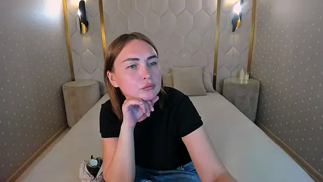 Snapshot of EmmaSparky chatting on June 4, 9:37 am EmmaSparky online show from June 4, 9:37 am