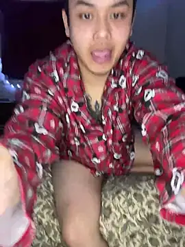 Snapshot of gamingcouple420 chatting on February 9, 5:44 am gamingcouple420 online show from February 9, 5:44 am