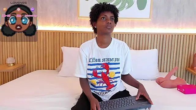 Snapshot of kenya_stone_1 chatting on October 21, 7:47 pm kenya stone 1 online show from October 21, 7:47 pm