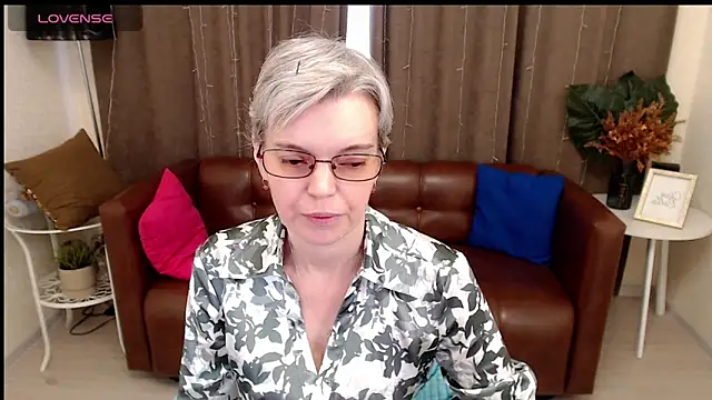 Cutie Erikaa1 online show from March 9, 5:33 am