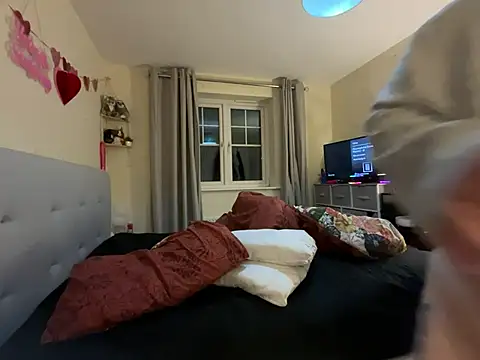 Tallulah-mae-xoxox online show from March 17, 8:40 pm