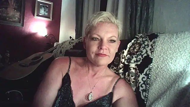 jadegilf1 online show from August 1, 4:34 am
