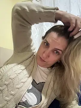Snapshot of Bia_sexynovaes chatting on June 5, 1:34 am Bia sexynovaes online show from June 5, 1:34 am