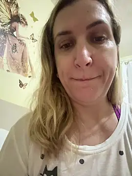 Snapshot of Bia_sexynovaes chatting on June 12, 11:03 pm Bia sexynovaes online show from June 12, 11:03 pm