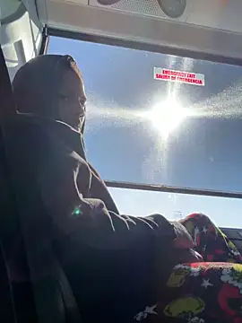 Snapshot of louu51 chatting on March 9, 4:55 pm louu51 online show from March 9, 4:55 pm