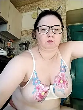 Snapshot of Holly-69 chatting on June 12, 10:47 am Holly-69 online show from June 12, 10:47 am