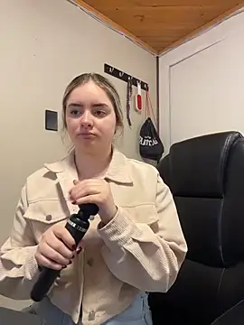 imlindapink online show from February 27, 6:30 pm