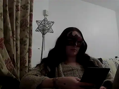 LexiSnowUK online show from February 3, 9:42 pm