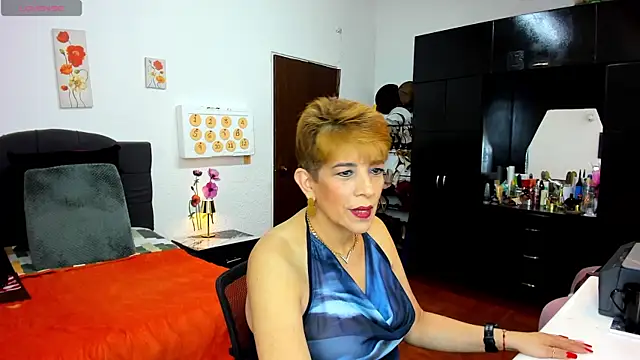 Snapshot of Angelina_Stone_65 chatting on July 18, 1:32 am Angelina Stone 65 online show from July 18, 1:32 am