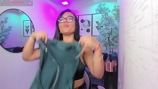 Tiara rr online show from March 31, 3:52 am