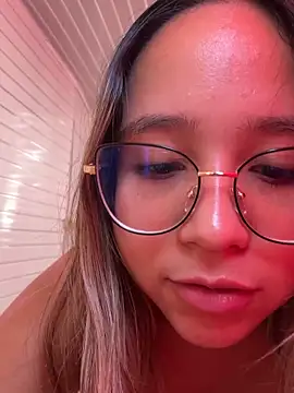 MelanieRoah online show from June 22, 5:43 pm
