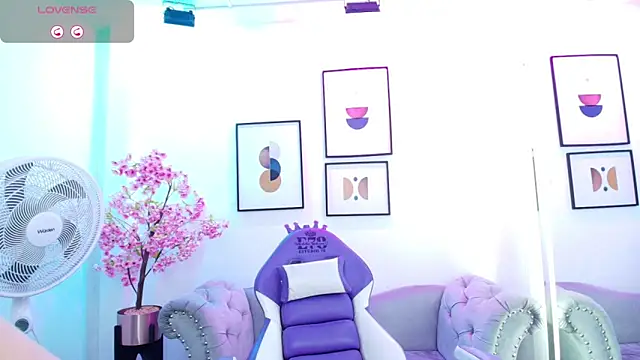 Snapshot of Ema_louis_ chatting on May 4, 7:54 pm Ema louis online show from May 4, 7:54 pm