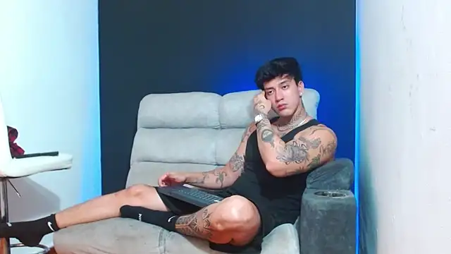 Snapshot of JUSTIN_FULLER1 chatting on May 19, 3:57 am JUSTIN FULLER1 online show from May 19, 3:57 am
