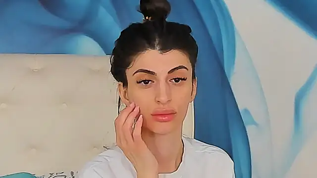 SkinnyDolly online show from April 6, 2:31 am