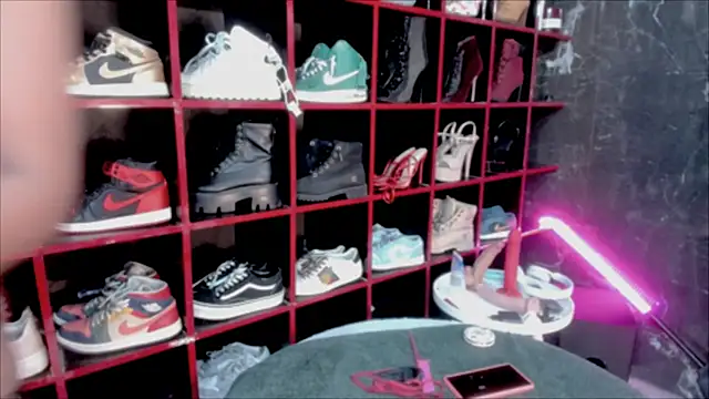 Indianbrownie online show from February 6, 1:43 am