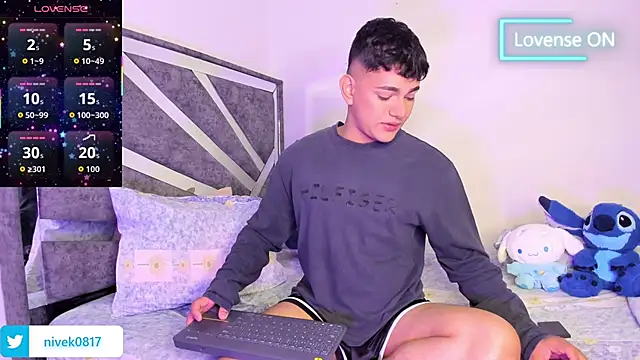 ander deimond  online show from April 11, 1:04 pm