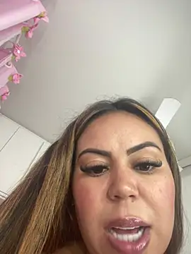 lariic online show from February 15, 2:15 am