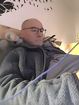 bogland33 online show from January 6, 7:17 pm