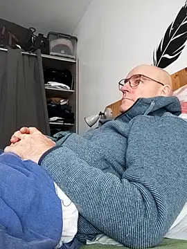 bogland33 online show from February 10, 11:25 am