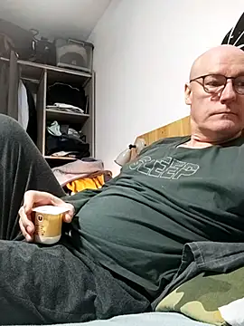 bogland33 online show from March 28, 10:09 pm