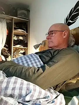 bogland33 online show from April 5, 6:49 pm