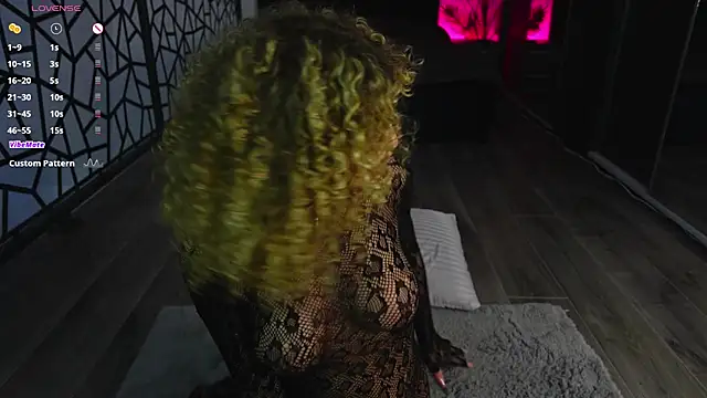 CurlyAnt0 online show from April 3, 7:06 am