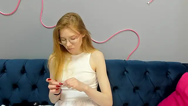 Esme Runn online show from March 21, 10:17 am